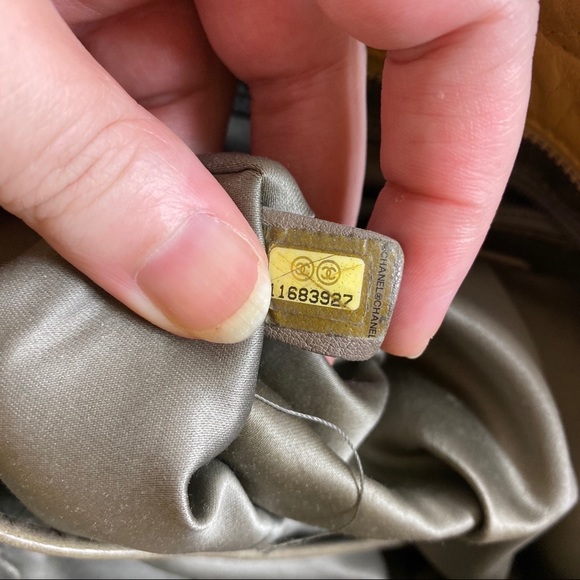 CHANEL Lambskin Sharpei N/S Classic Beige - Picture 7 of 8